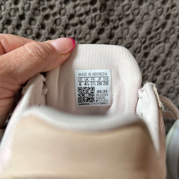 Adidas Falcon - Blush - US6 - Picture 4 of 4